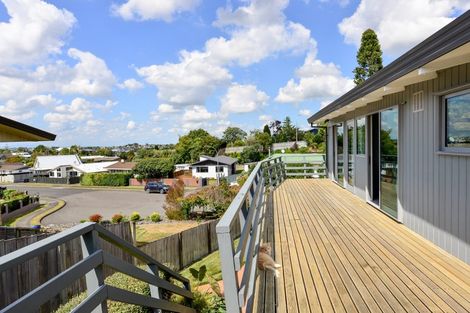 Photo of property in 16 Esmae Place, Dinsdale, Hamilton, 3204