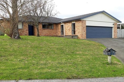 Photo of property in 20 Kathleen Reece Place, Waiuku, 2123