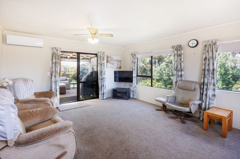 Photo of property in 18 Thomas Place, Foxton Beach, Foxton, 4815
