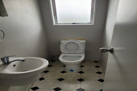 Photo of property in 15 Tiki Street, New Lynn, Auckland, 0600