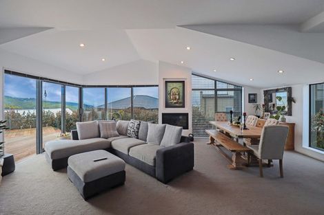 Photo of property in 63 Tamworth Crescent, Newlands, Wellington, 6037