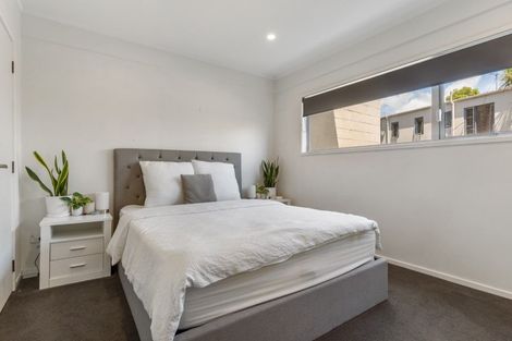 Photo of property in 2/76 Heathcote Road, Castor Bay, Auckland, 0620