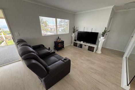 Photo of property in 49a Everard Avenue, Army Bay, Whangaparaoa, 0930