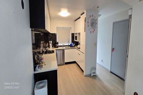 Photo of property in 20 Barnea Circle, Glen Eden, Auckland, 0602