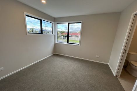 Photo of property in 11 Whati Lane, Henderson, Auckland, 0612