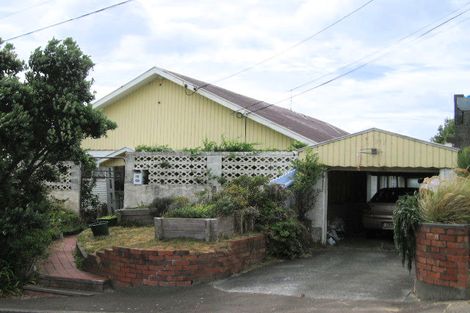 Photo of property in 40 Milne Terrace, Island Bay, Wellington, 6023
