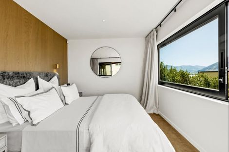 Photo of property in 1a Olivers Place, Queenstown, 9300