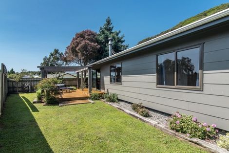 Photo of property in 4 Poneke Drive, Waikanae, 5036