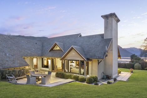 Photo of property in 186 Beacon Point Road, Wanaka, 9305