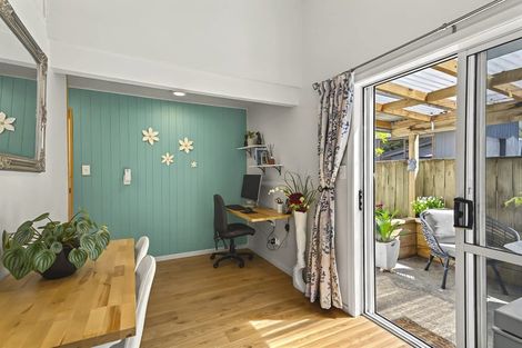 Photo of property in 222 Main Road South, Raumati South, Paraparaumu, 5032