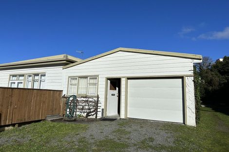 Photo of property in 1 Bank Road, Northland, Wellington, 6012