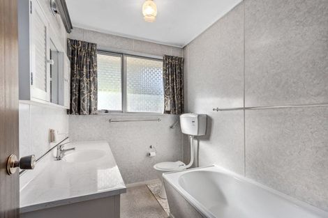 Photo of property in 427 Memorial Avenue, Burnside, Christchurch, 8053