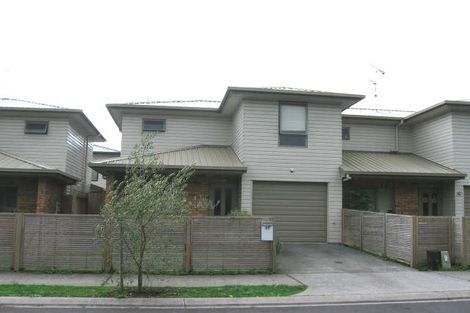 Photo of property in 27 Verdale Circle, Glen Eden, Auckland, 0602