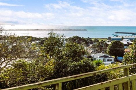 Photo of property in 11 South Road, Moturoa, New Plymouth, 4310