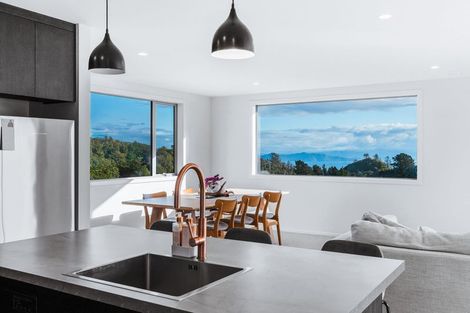 Photo of property in 5 Glendas Way, Acacia Bay, Taupo, 3385