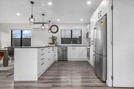 Photo of property in 41 Karearea Avenue, Kenepuru, Porirua, 5022