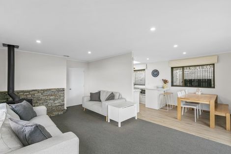 Photo of property in 25a Spenmoor Street, Newlands, Wellington, 6037