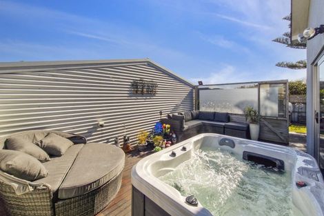 Photo of property in 25 Hall Place, Foxton Beach, Foxton, 4815