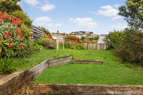 Photo of property in 9 Gow Street, Newlands, Wellington, 6037