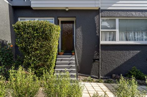 Photo of property in 5b Nea Place, Hillcrest, Auckland, 0627