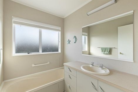 Photo of property in 4/3 Sandel Rise, Merrilands, New Plymouth, 4312