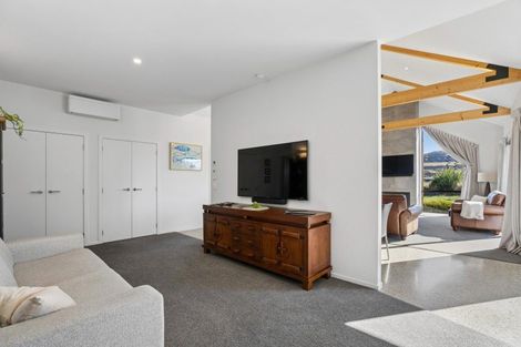 Photo of property in 60 Cunninghams Drive, Jacks Point, Queenstown, 9371