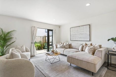 Photo of property in 1/26 Pannill Place, Oteha, Auckland, 0632
