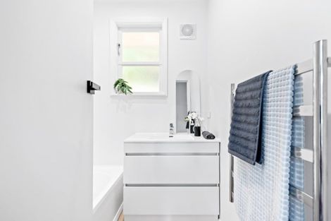 Photo of property in 7 Thomson Grove, Stokes Valley, Lower Hutt, 5019