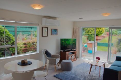 Photo of property in 40f2 Salford Street, Newlands, Wellington, 6037