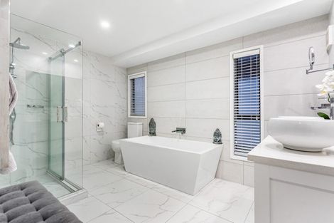 Photo of property in 2/33 Parr Terrace, Castor Bay, Auckland, 0620