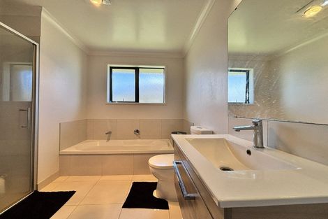 Photo of property in 8 Parkgrove Crescent, Pokeno, 2402