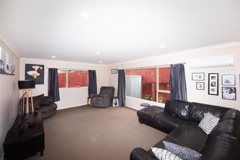 Photo of property in 50 Erlestoke Crescent, Churton Park, Wellington, 6037