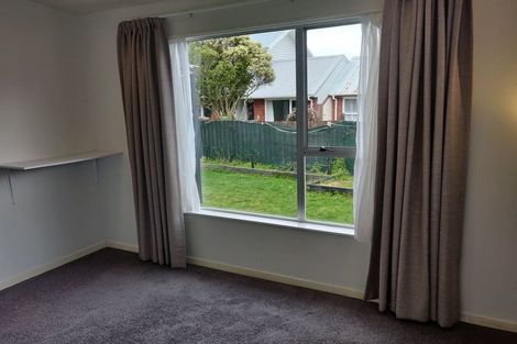 Photo of property in 17a Kingsbridge Place, Newlands, Wellington, 6037