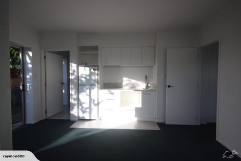 Photo of property in 3/104 East Coast Road, Forrest Hill, Auckland, 0620