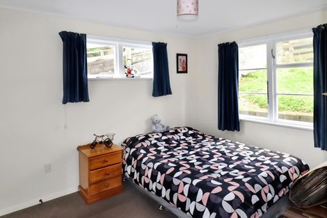 Photo of property in 41 Lyndfield Lane, Newlands, Wellington, 6037