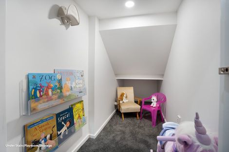 Photo of property in 140 Woodman Drive, Tawa, Wellington, 5028