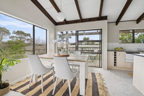 Photo of property in 19 Shakespear Road, Army Bay, Whangaparaoa, 0930