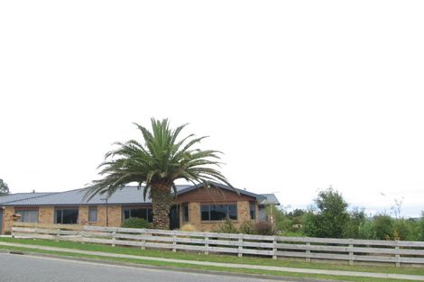 Photo of property in 28 Mount Marua Drive, Timberlea, Upper Hutt, 5018