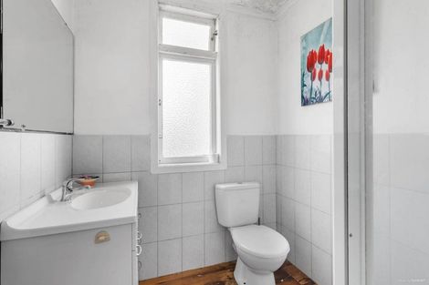 Photo of property in 120 Hutchinson Avenue, New Lynn, Auckland, 0600