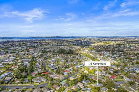 Photo of property in 35 Kemp Road, Massey, Auckland, 0614