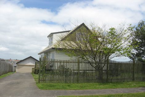 Photo of property in 12 Bill Phillip Place, Clendon Park, Auckland, 2103