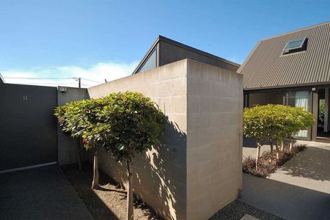 Photo of property in 10 North Avon Road, Richmond, Christchurch, 8013