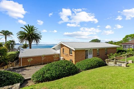 Photo of property in 30 Upper Chelverton Drive, Red Beach, 0932