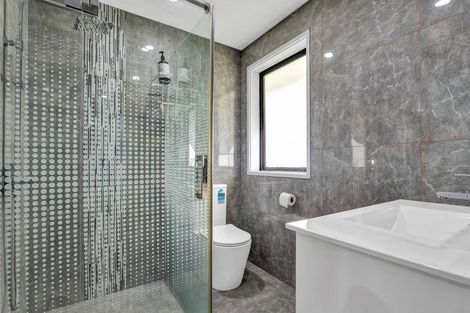 Photo of property in 2 Frederick Place, Whalers Gate, New Plymouth, 4310