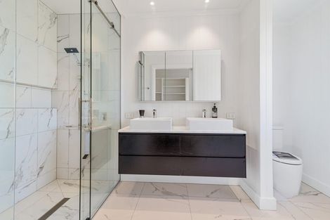 Photo of property in 1 Taumata Rise, Acacia Bay, 3385