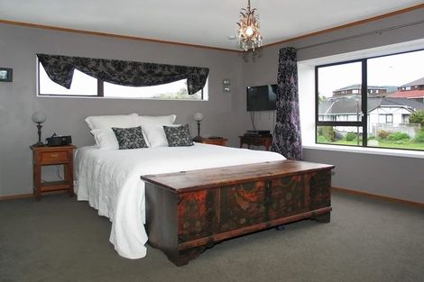 Photo of property in 32 Burbank Crescent, Churton Park, Wellington, 6037