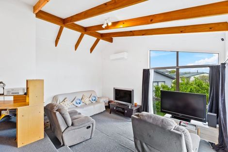 Photo of property in 13 Frosses Place, Massey, Auckland, 0614