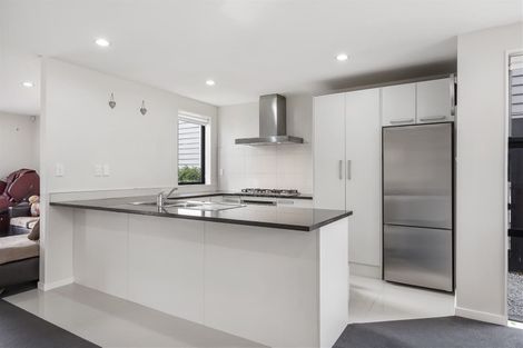 Photo of property in 9 Popokatea Drive, Takanini, 2112