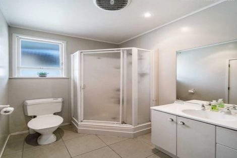 Photo of property in 11 The Anchorage, Sunnyhills, Auckland, 2010