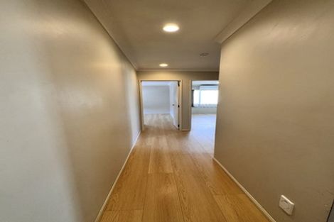 Photo of property in 52 Sapperton Drive, Henderson, Auckland, 0612